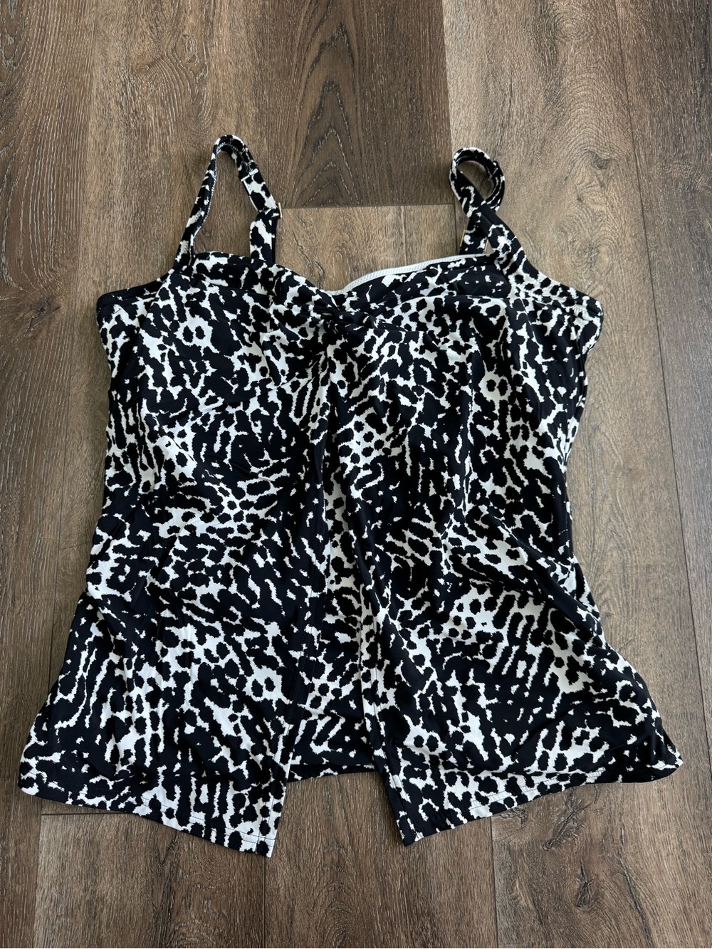 Lands' End Black & White Animal-Print Swim Top Women’s size 16